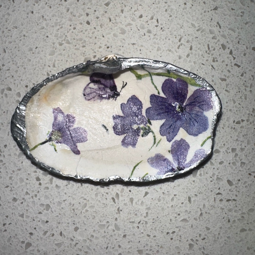 Decoupage shell trinket dish